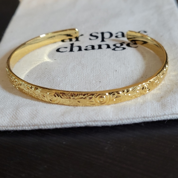 Gold Etched Floral Bracelet 18k Gold Plated - Picture 4 of 6